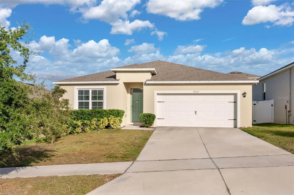 9537 BLACK WALNUT DRIVE Clermont, FL 34715