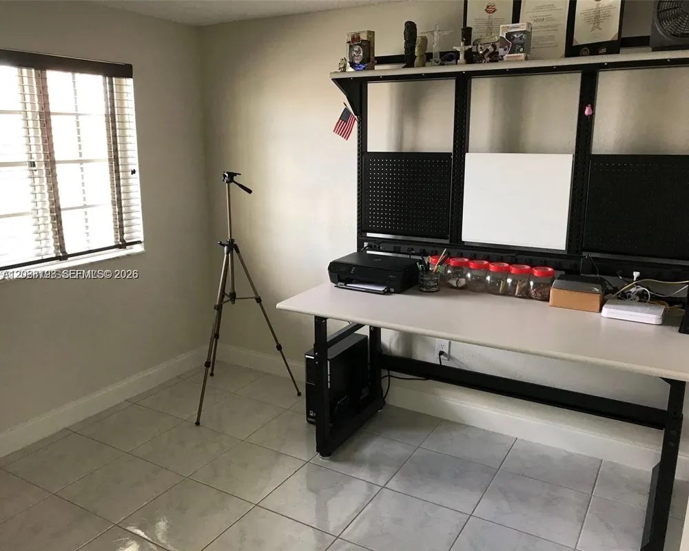 15302 SW 180th Ter Miami, FL 33187