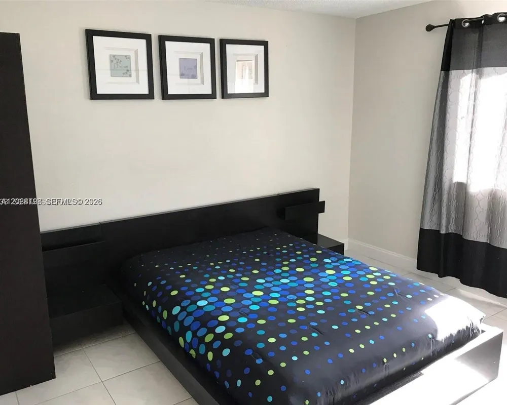 15302 SW 180th Ter Miami, FL 33187