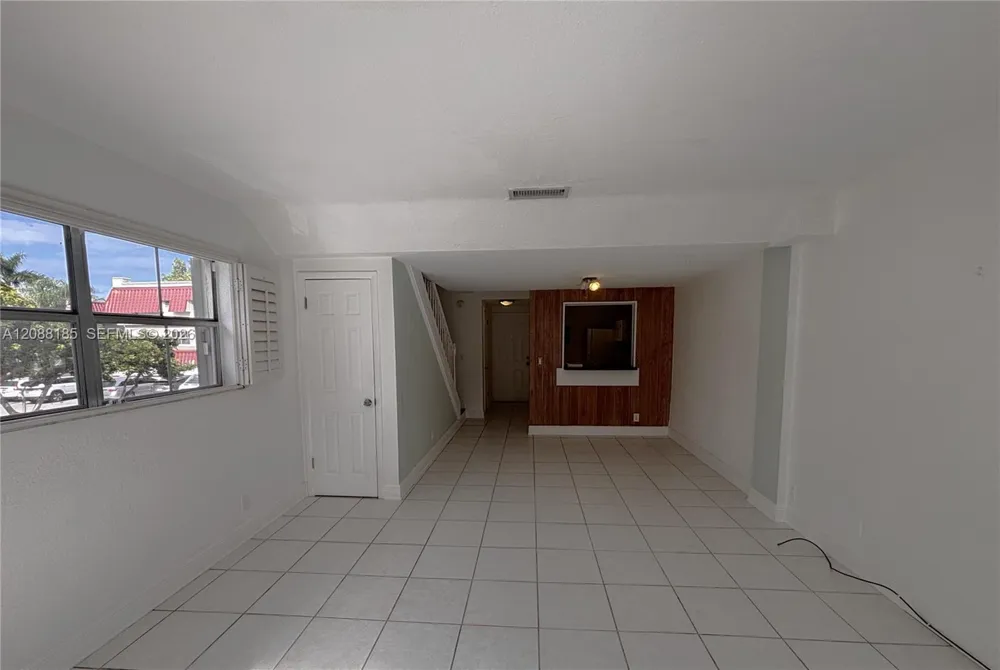 6703 Kendall Dr #405 Pinecrest, FL 33156