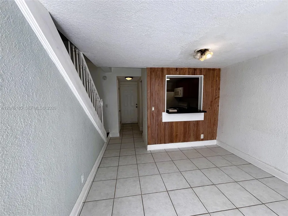 6703 Kendall Dr #405 Pinecrest, FL 33156