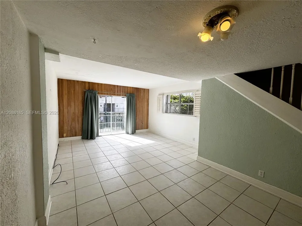 6703 Kendall Dr #405 Pinecrest, FL 33156