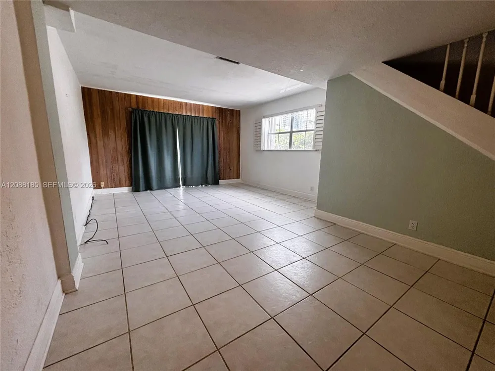 6703 Kendall Dr #405 Pinecrest, FL 33156