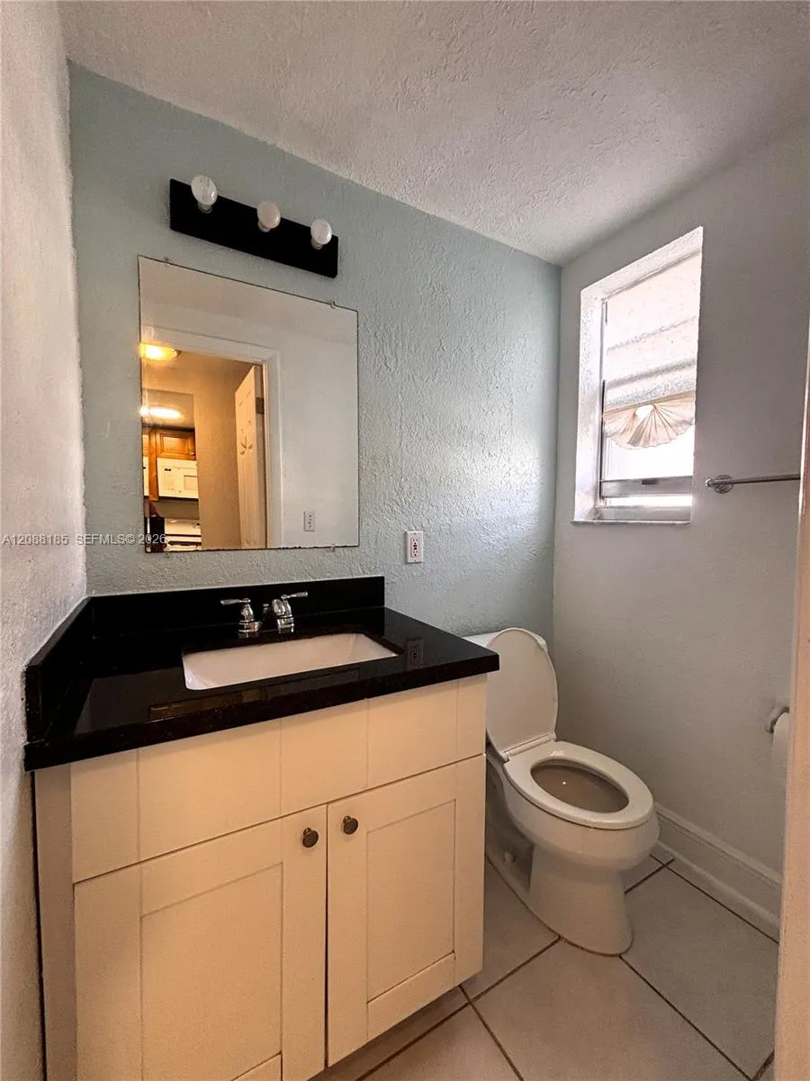 6703 Kendall Dr #405 Pinecrest, FL 33156