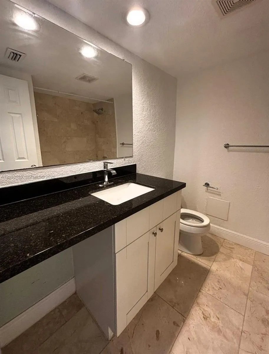 6703 Kendall Dr #405 Pinecrest, FL 33156