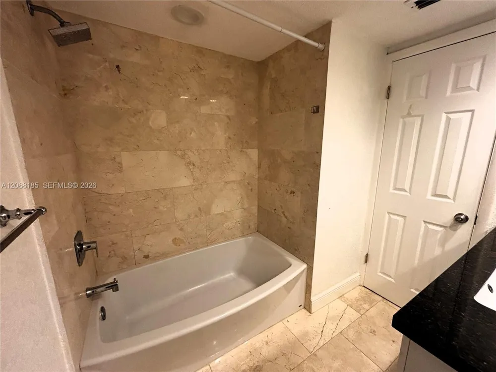 6703 Kendall Dr #405 Pinecrest, FL 33156