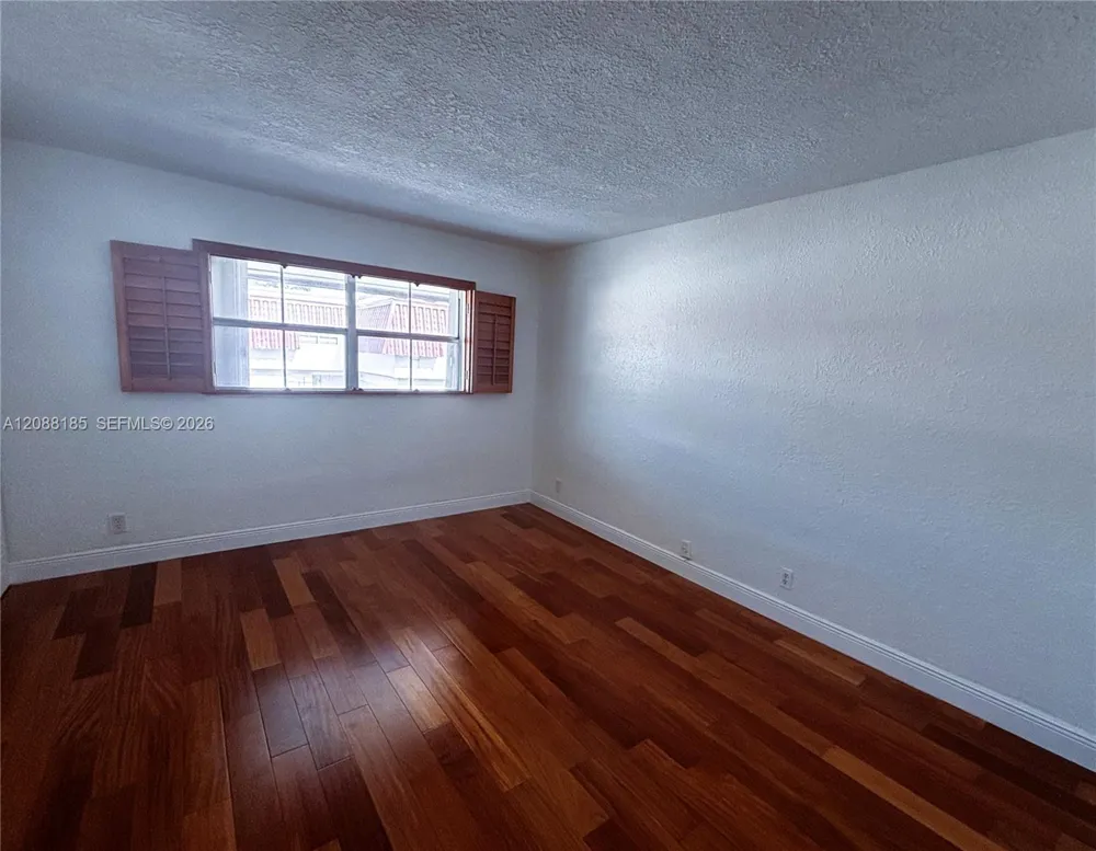 6703 Kendall Dr #405 Pinecrest, FL 33156