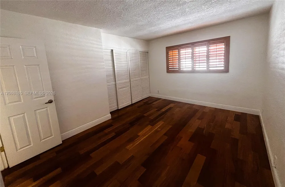 6703 Kendall Dr #405 Pinecrest, FL 33156