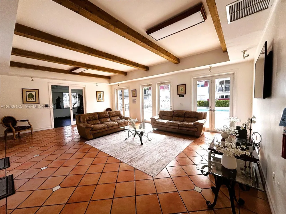 6703 Kendall Dr #405 Pinecrest, FL 33156