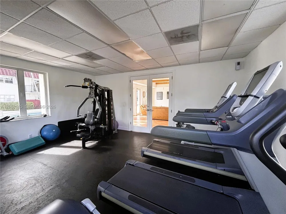 6703 Kendall Dr #405 Pinecrest, FL 33156