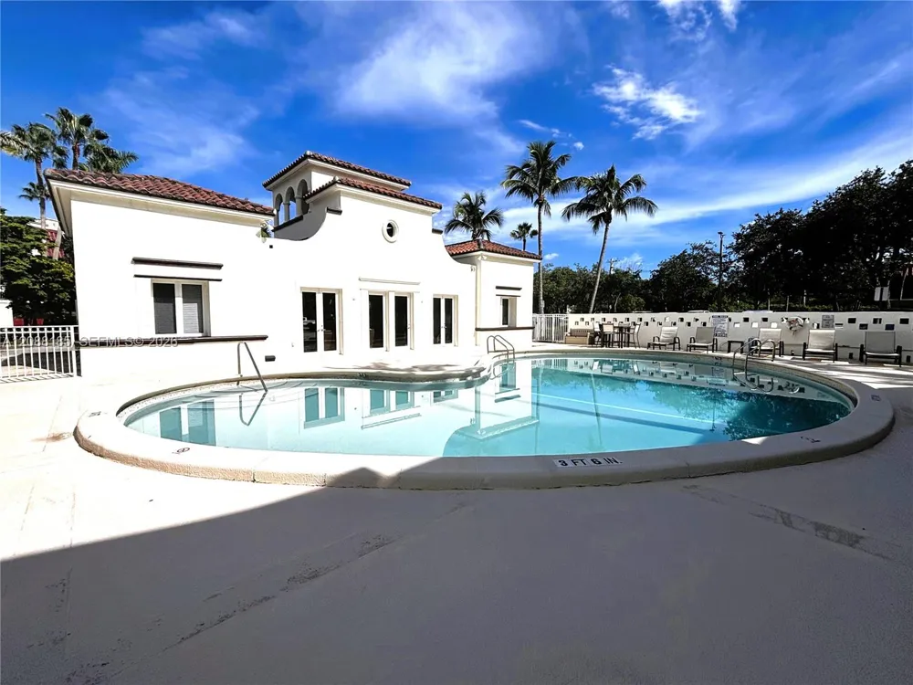 6703 Kendall Dr #405 Pinecrest, FL 33156