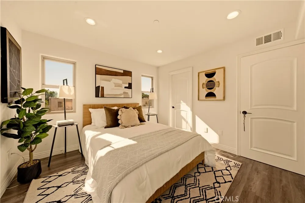 14702 Magnolia Boulevard #105 Sherman Oaks, CA 91403