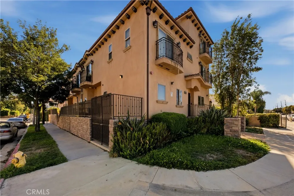 14702 Magnolia Boulevard #105 Sherman Oaks, CA 91403