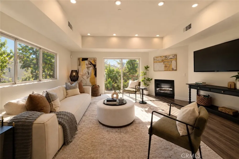 14702 Magnolia Boulevard #105 Sherman Oaks, CA 91403
