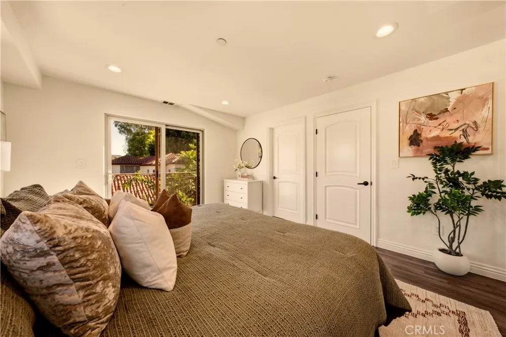 14702 Magnolia Boulevard #105 Sherman Oaks, CA 91403