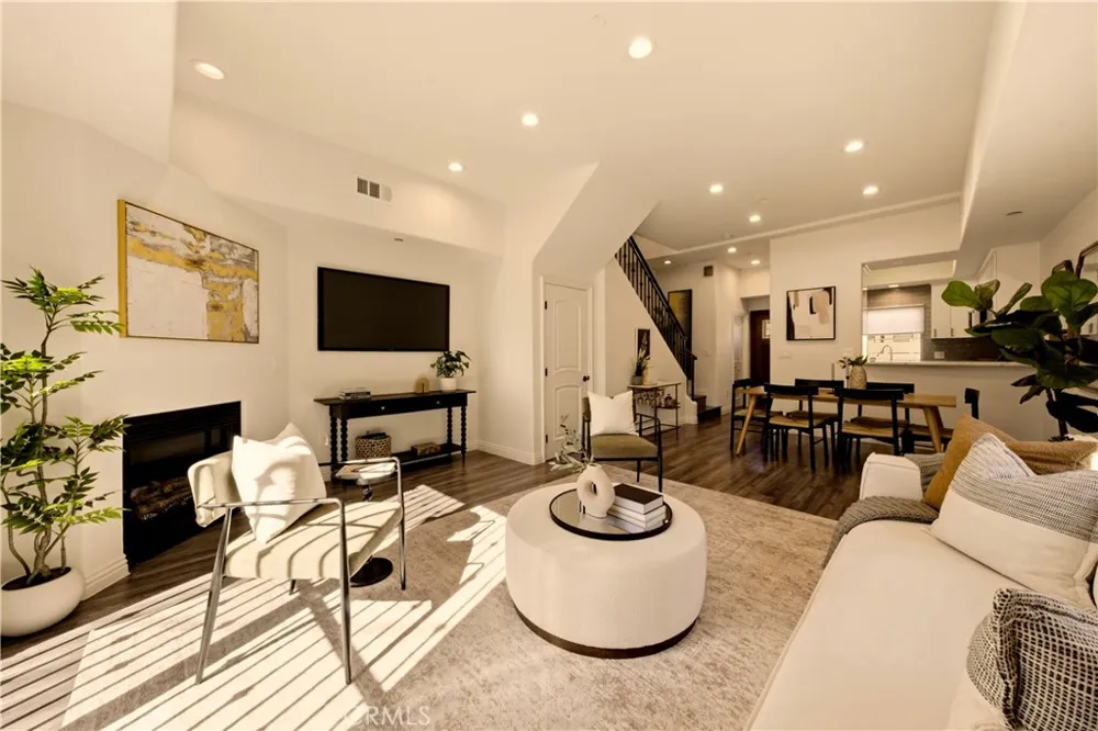 14702 Magnolia Boulevard #105 Sherman Oaks, CA 91403