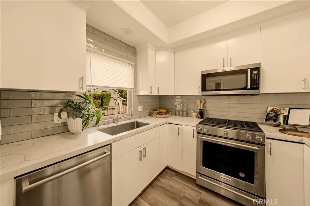 14702 Magnolia Boulevard #105 Sherman Oaks, CA 91403