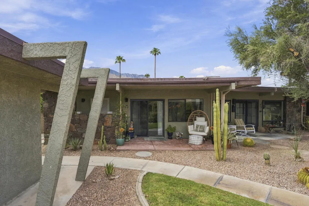 1815 E Tachevah Drive Palm Springs, CA 92262
