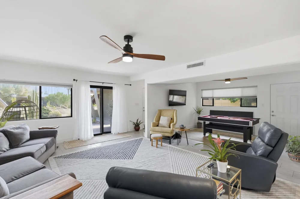 1815 E Tachevah Drive Palm Springs, CA 92262