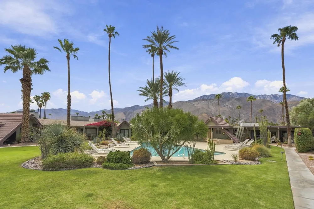 1815 E Tachevah Drive Palm Springs, CA 92262
