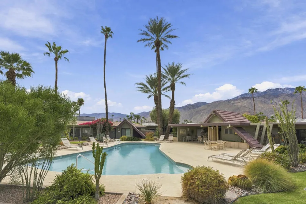 1815 E Tachevah Drive Palm Springs, CA 92262