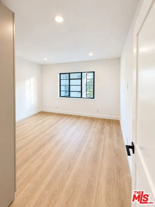 8736 Holloway Drive West Hollywood, CA 90069