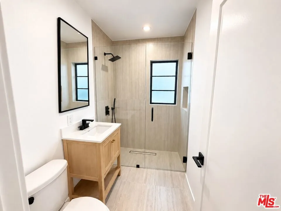 8736 Holloway Drive West Hollywood, CA 90069