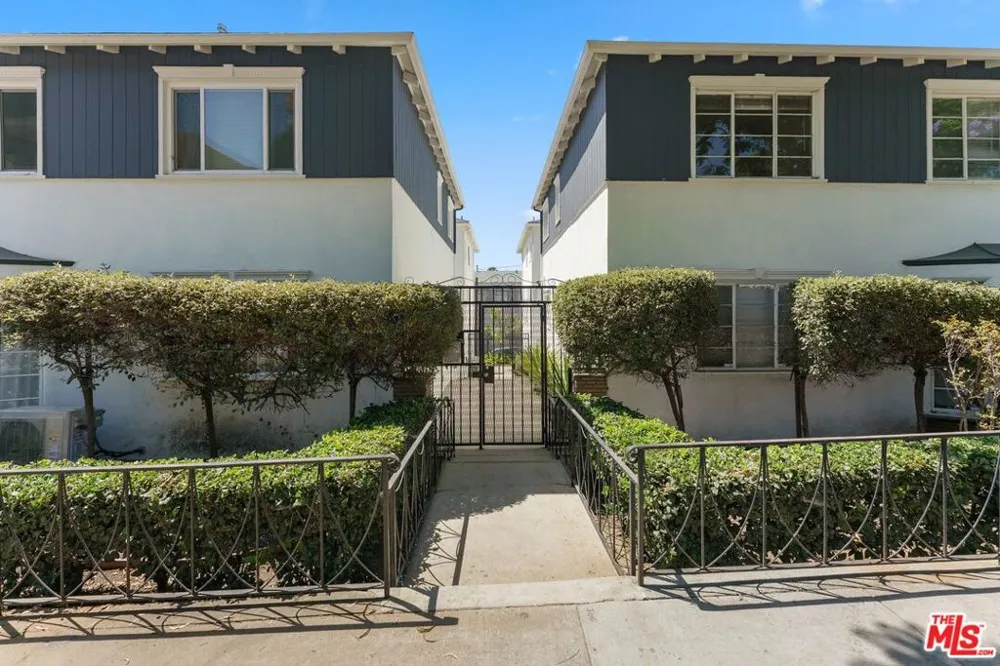 8736 Holloway Drive West Hollywood, CA 90069