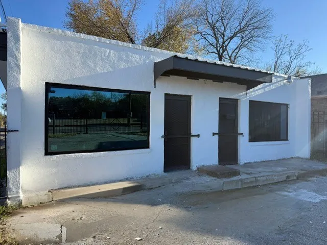 4126 Metropolitan Avenue Dallas, TX 75210