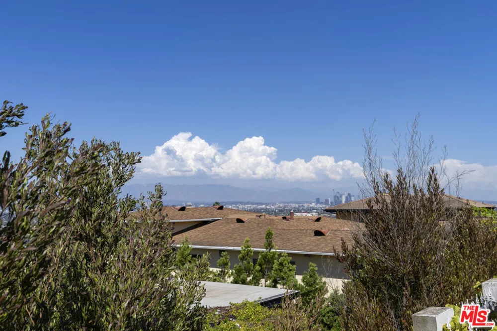 4555 Don Diego Drive Los Angeles, CA 90008