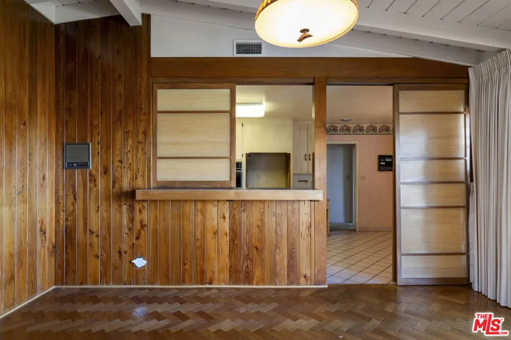 4555 Don Diego Drive Los Angeles, CA 90008