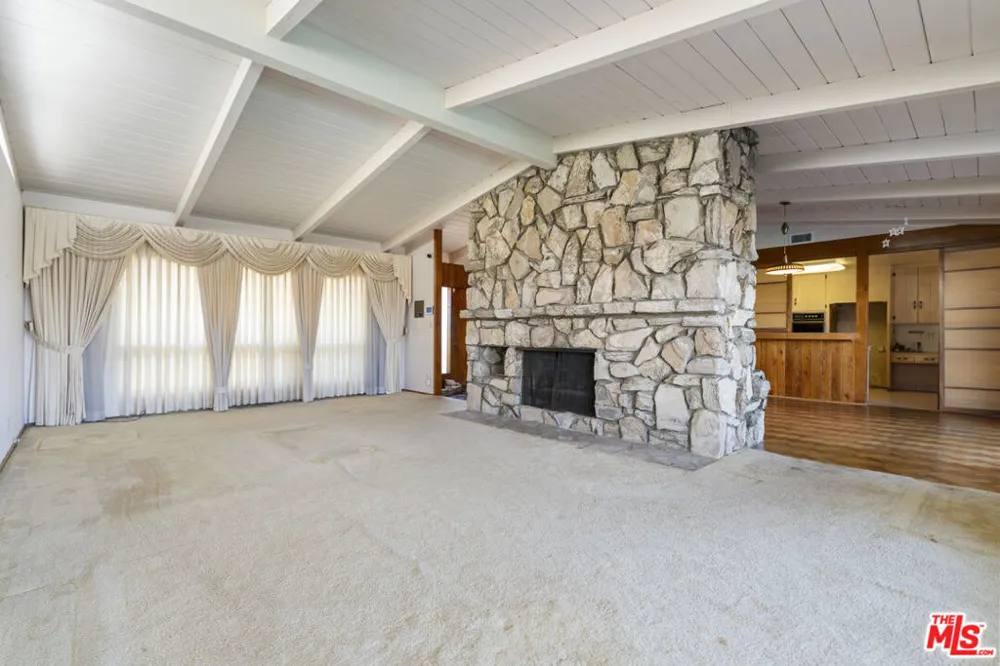 4555 Don Diego Drive Los Angeles, CA 90008
