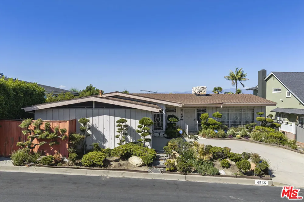 4555 Don Diego Drive Los Angeles, CA 90008