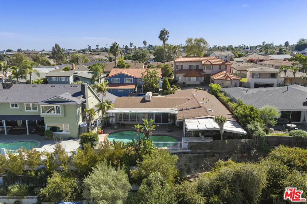 4555 Don Diego Drive Los Angeles, CA 90008