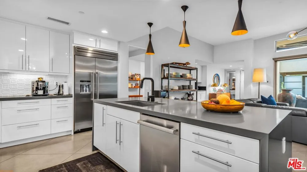 3010 Avenida Caballeros Palm Springs, CA 92262