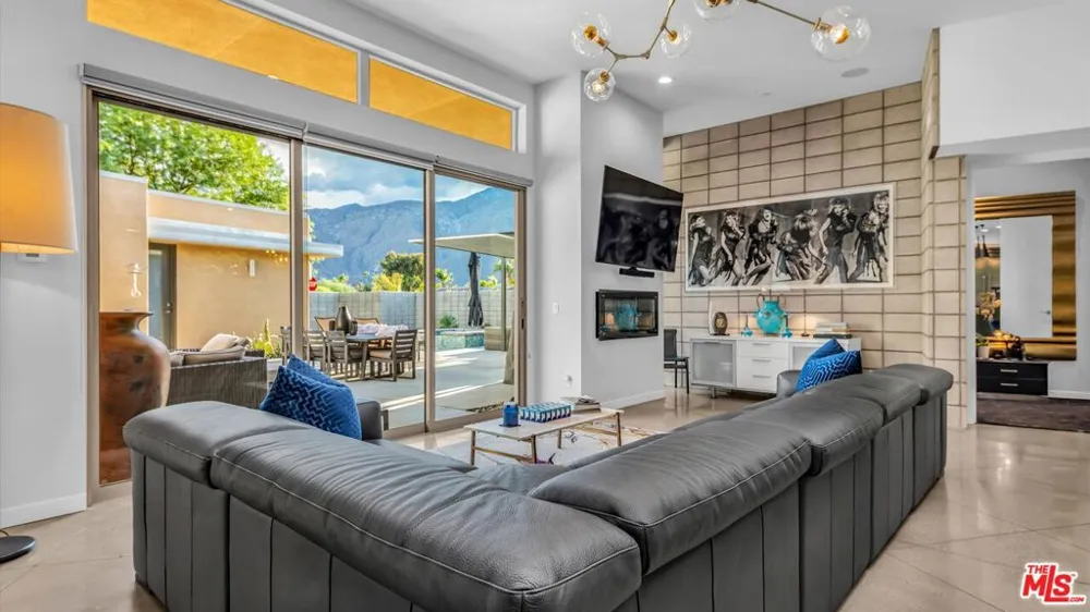 3010 Avenida Caballeros Palm Springs, CA 92262