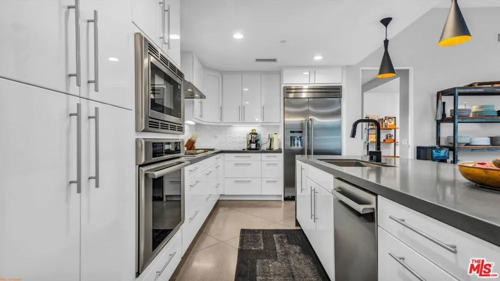 3010 Avenida Caballeros Palm Springs, CA 92262
