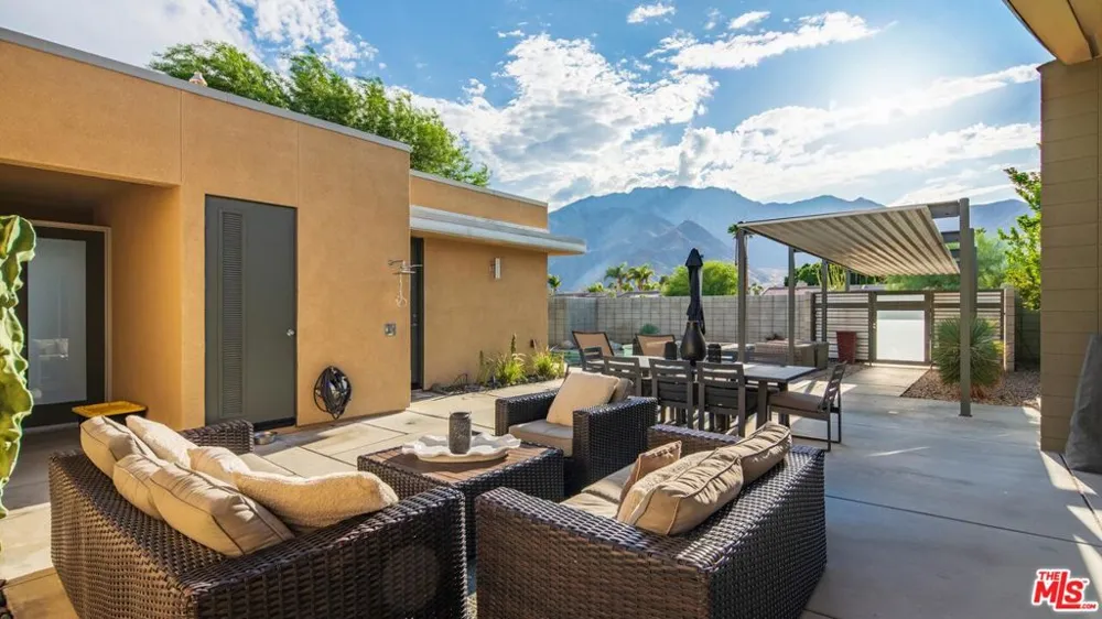 3010 Avenida Caballeros Palm Springs, CA 92262
