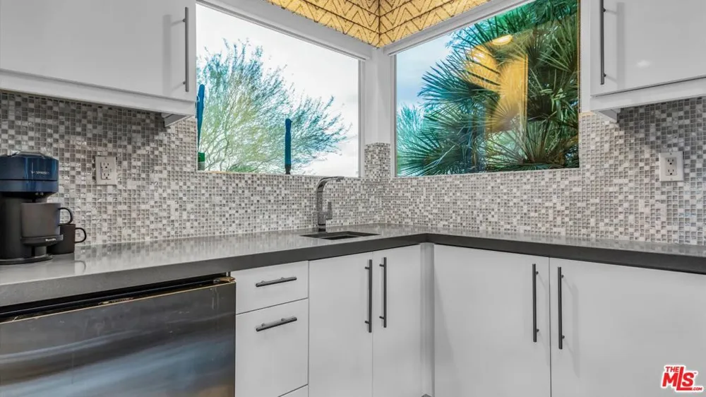 3010 Avenida Caballeros Palm Springs, CA 92262