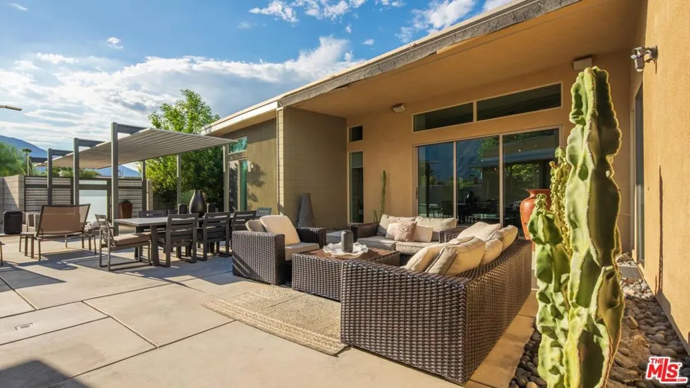 3010 Avenida Caballeros Palm Springs, CA 92262