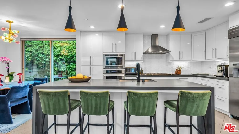 3010 Avenida Caballeros Palm Springs, CA 92262