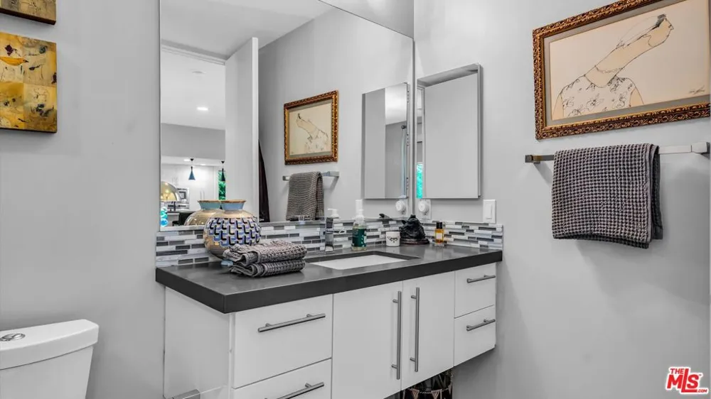 3010 Avenida Caballeros Palm Springs, CA 92262