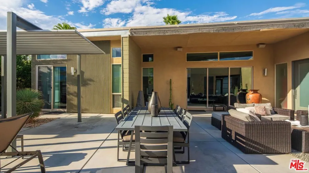 3010 Avenida Caballeros Palm Springs, CA 92262