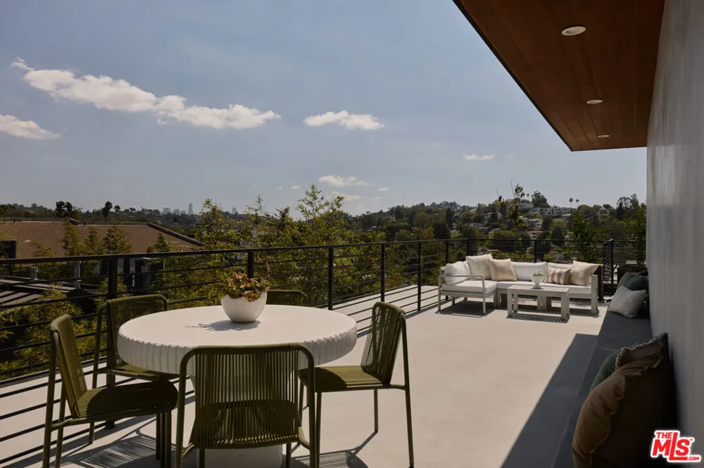 2917 Avenel Terrace Los Angeles, CA 90039