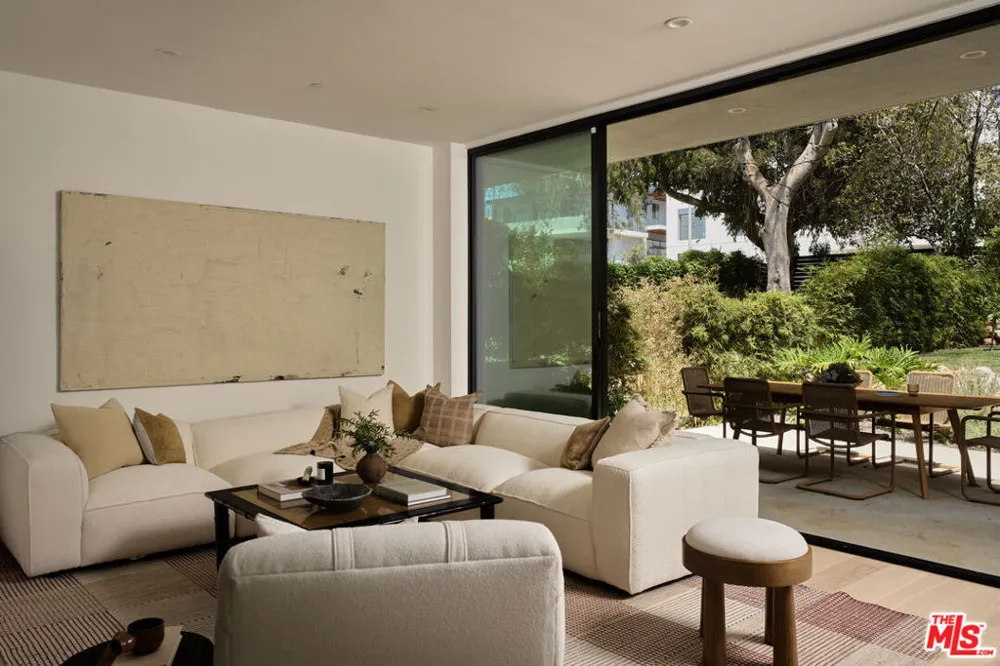 2917 Avenel Terrace Los Angeles, CA 90039