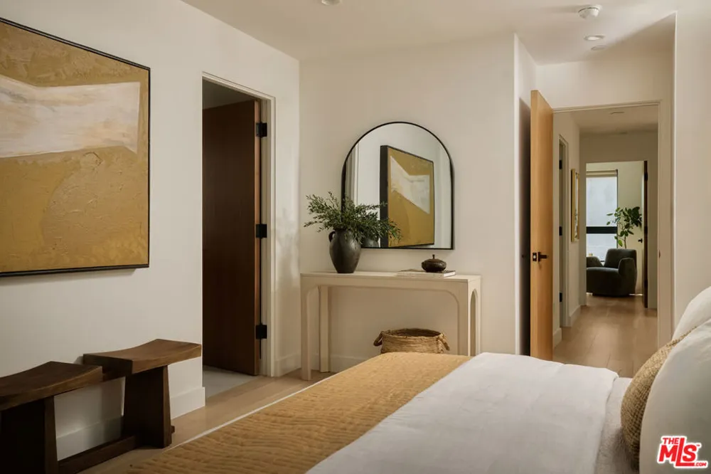 2917 Avenel Terrace Los Angeles, CA 90039