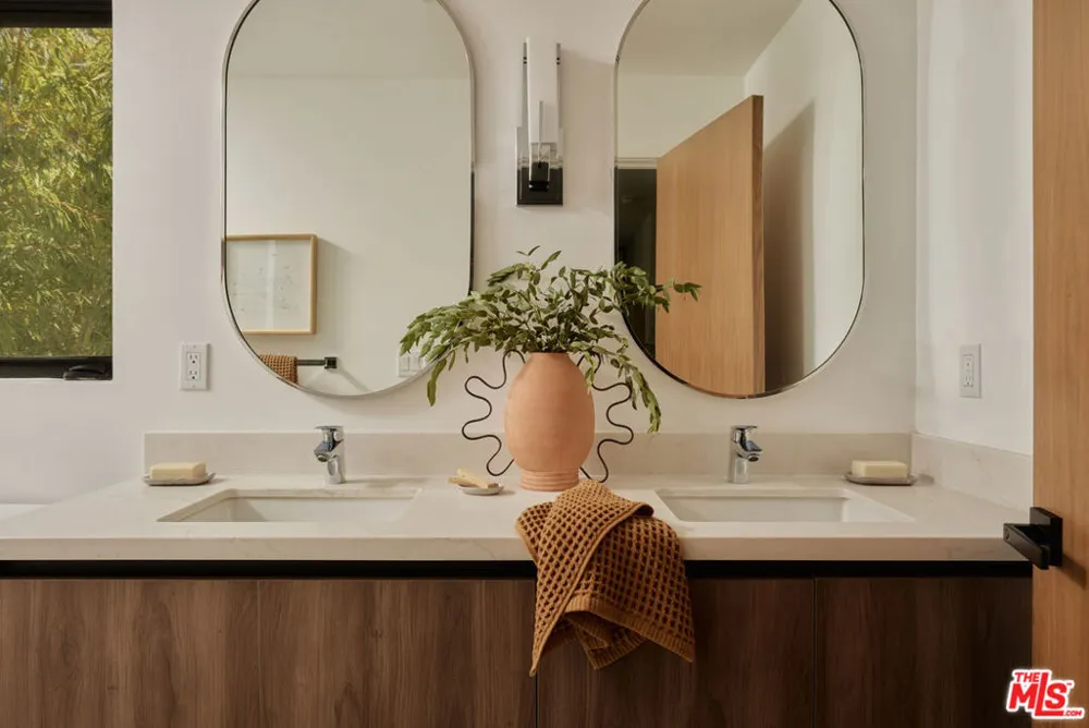 2917 Avenel Terrace Los Angeles, CA 90039