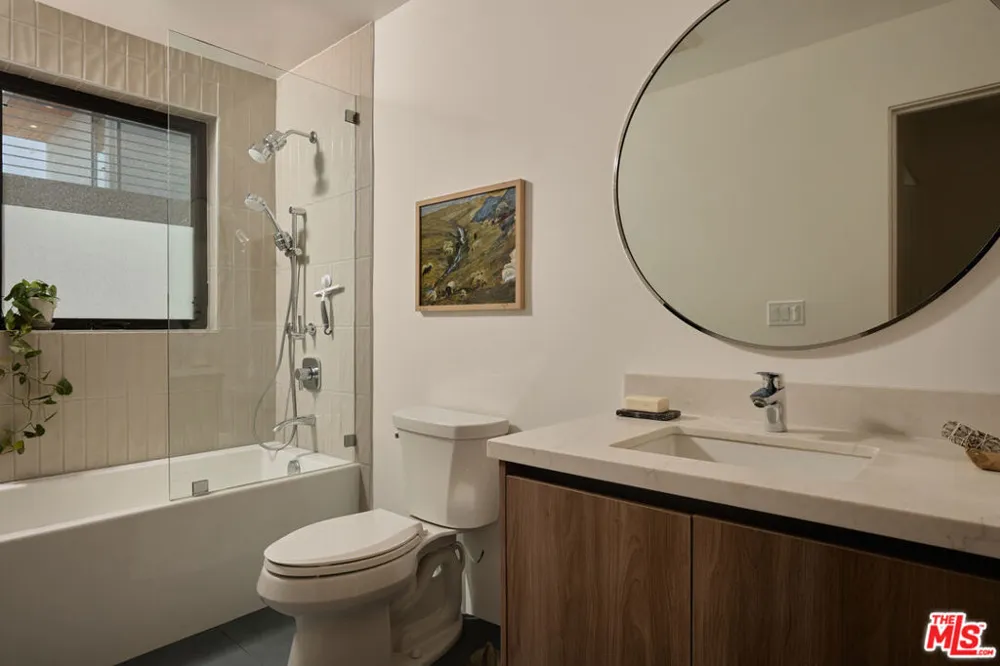 2917 Avenel Terrace Los Angeles, CA 90039