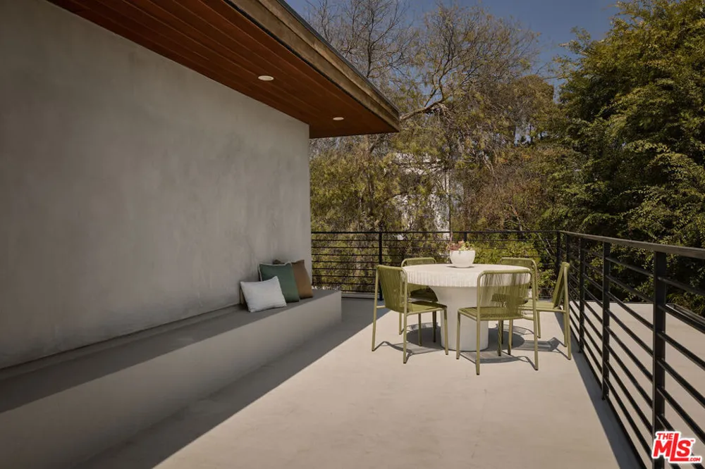 2917 Avenel Terrace Los Angeles, CA 90039