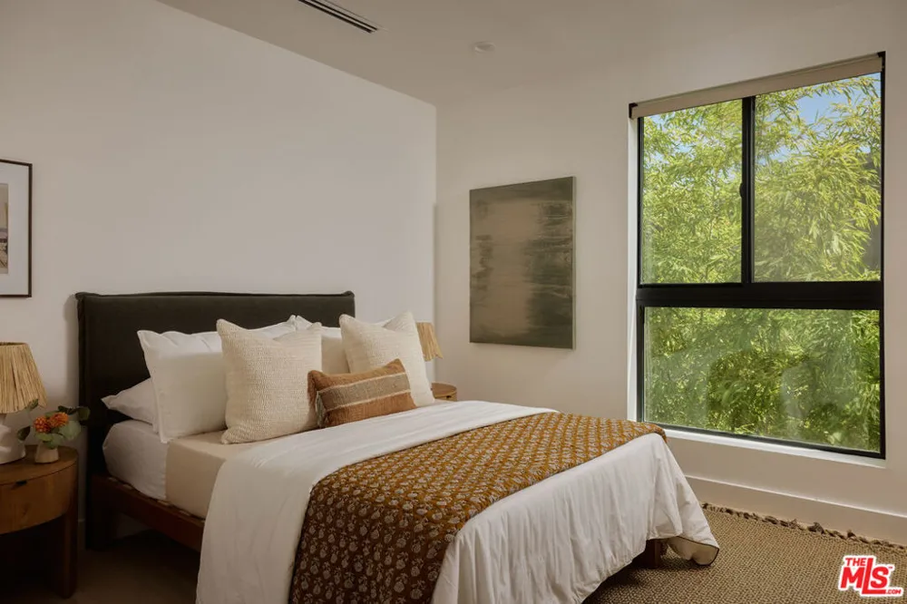 2917 Avenel Terrace Los Angeles, CA 90039
